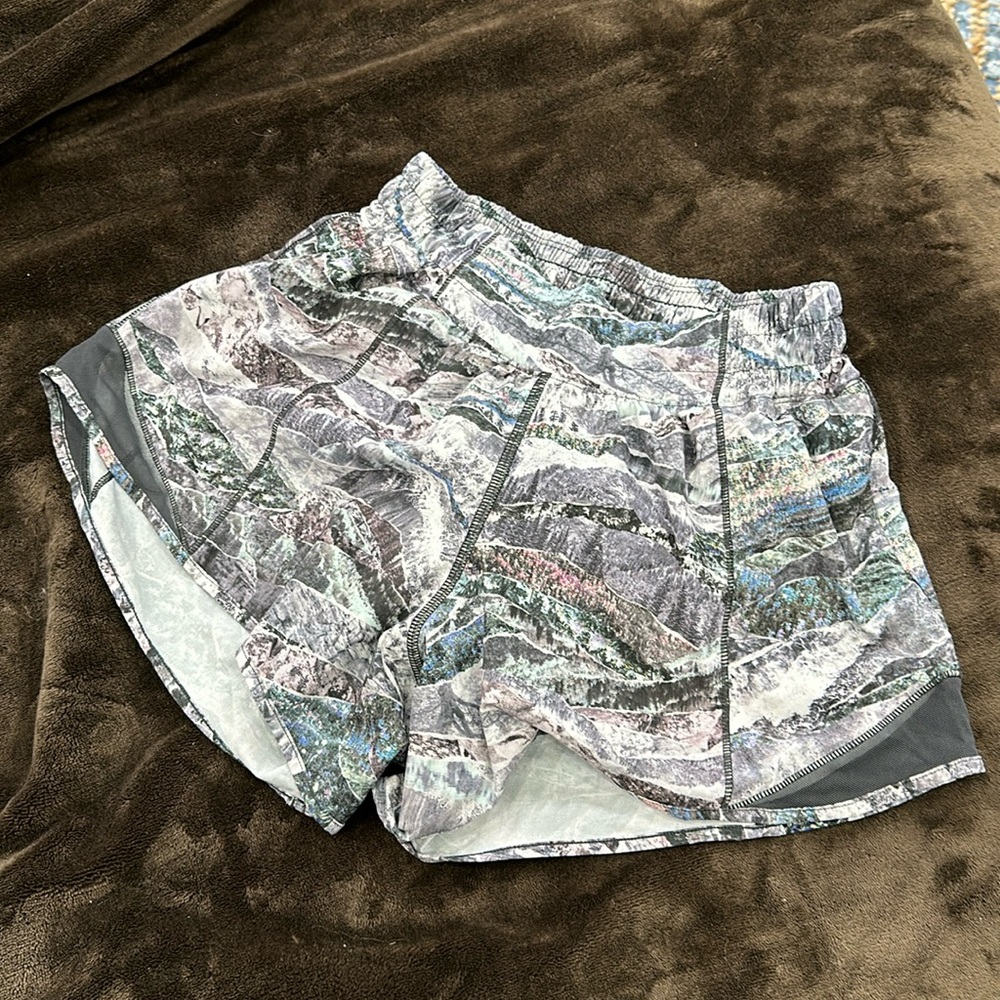 Lululemon HR Hotty Hot 4in shorts in springscape multi